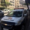 Homem ameaça cometer suicídio na região central de Campo Grande, mas desiste após quase uma hora de conversa com policiais militares do 1ºBPM