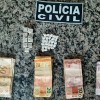 Polícia Civil prende jovem com drogas e dinheiro em residência no bairro Rosa Alberton