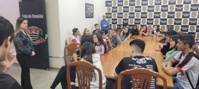 Estudantes do Ensino Médio realizam visita a Delegacia Seccional de Polícia de Dracena