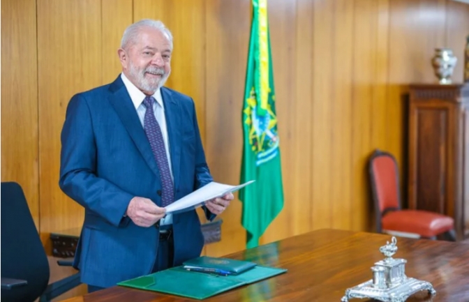Lula sanciona nesta segunda-feira (28), nova política de valorização do salário mínimo e reajuste de isenção do Imposto de Renda