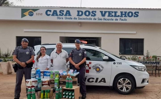 POLÍCIA MILITAR DE DRACENA ENTREGA DONATIVOS ARRECADADOS DURANTE O MÊS OUTUBRO ROSA
