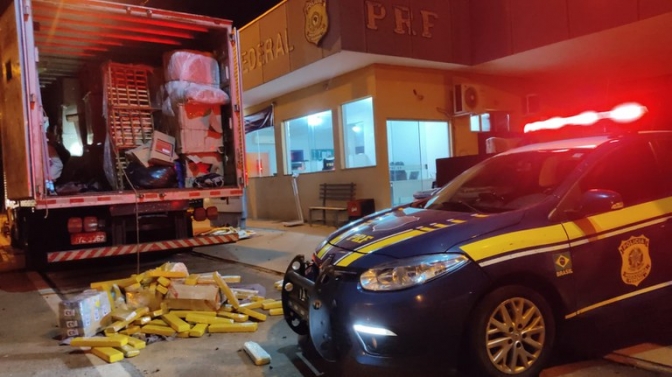 Polícia Rodoviária Federal de Três Lagoas apreende 2 toneladas de maconha em caminhão de mudança