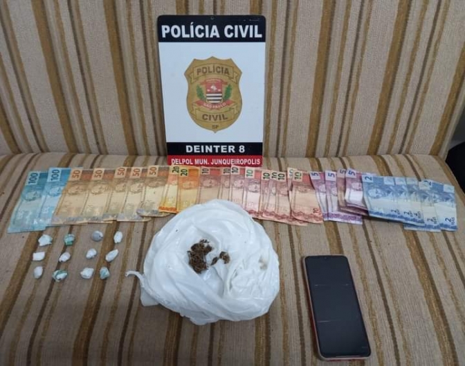 POLÍCIA CIVIL PRENDE MULHER SUSPEITA DE TRAFICO DE DROGAS NO BAIRRO VILA BEATRIZ EM JUNQUEIRÓPOLIS