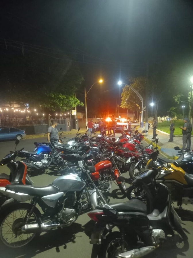 Polícia Militar faz operação e apreende dezenas de motos em praça de Birigui