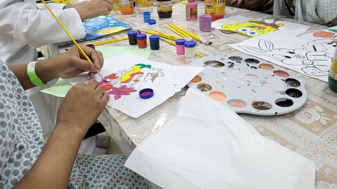 GIR doa mais de 4 mil itens de arte para pacientes do Hospital São Vicente em Jundiaí