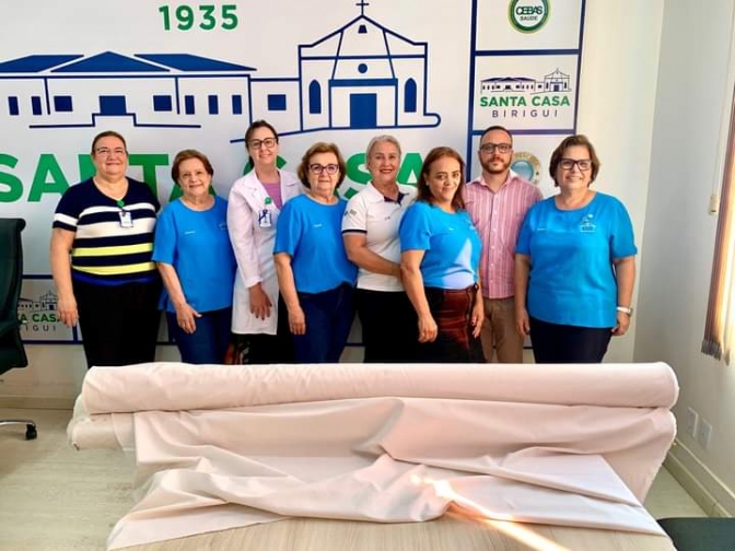 Casa da Amizade doou 160 metros de tecidos para pediatria da Santa Casa de Birigui