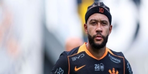 Memphis Depay se manifesta, detona Corinthians por não honrar compromisso e promete ir à Justiça: 'Decepcionado'