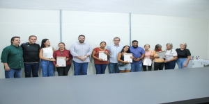 Prefeitura de Três Lagoas entrega escrituras a moradores do Orquídeas e transforma espera de décadas em realidade