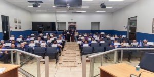 Idosos do Serviço Tia Nega realizam visita guiada à Câmara de Vereadores de Três Lagoas 