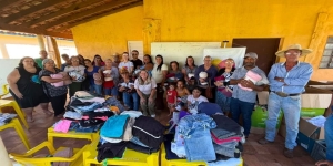 Fundo Social de Araçatuba entrega doações da Campanha do Agasalho a famílias do Assentamento Hugo Herédia
