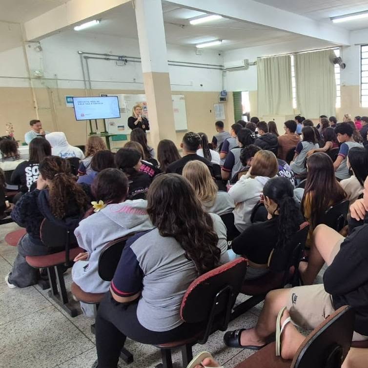 PROJETO “NÃO SE CALE VAI À ESCOLA”: POLÍCIA CIVIL LEVA ORIENTAÇÕES SOBRE VIOLÊNCIA CONTRA A MULHER ÀS ESCOLAS DE DRACENA