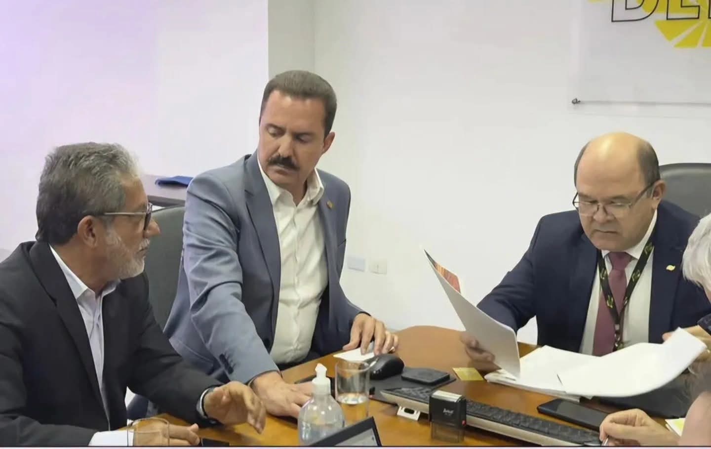Paulo Boaventura e Governador Tarcísio anunciam retomada da pavimentação entre Castilho e Paranápolis