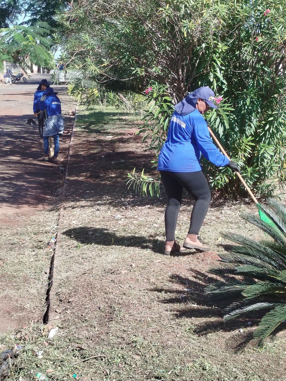 EM ANDRADINA OPERAÇÃO LIMPEZA REALIZA SERVIÇOS DE CONSERVAÇÃO NA VILA SÃO JOÃO