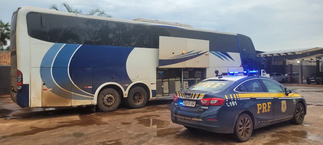 Em Água Clara Ônibus com Mercadorias Ilegais é Retido na BR-262 pela Polícia Rodoviária Federal 