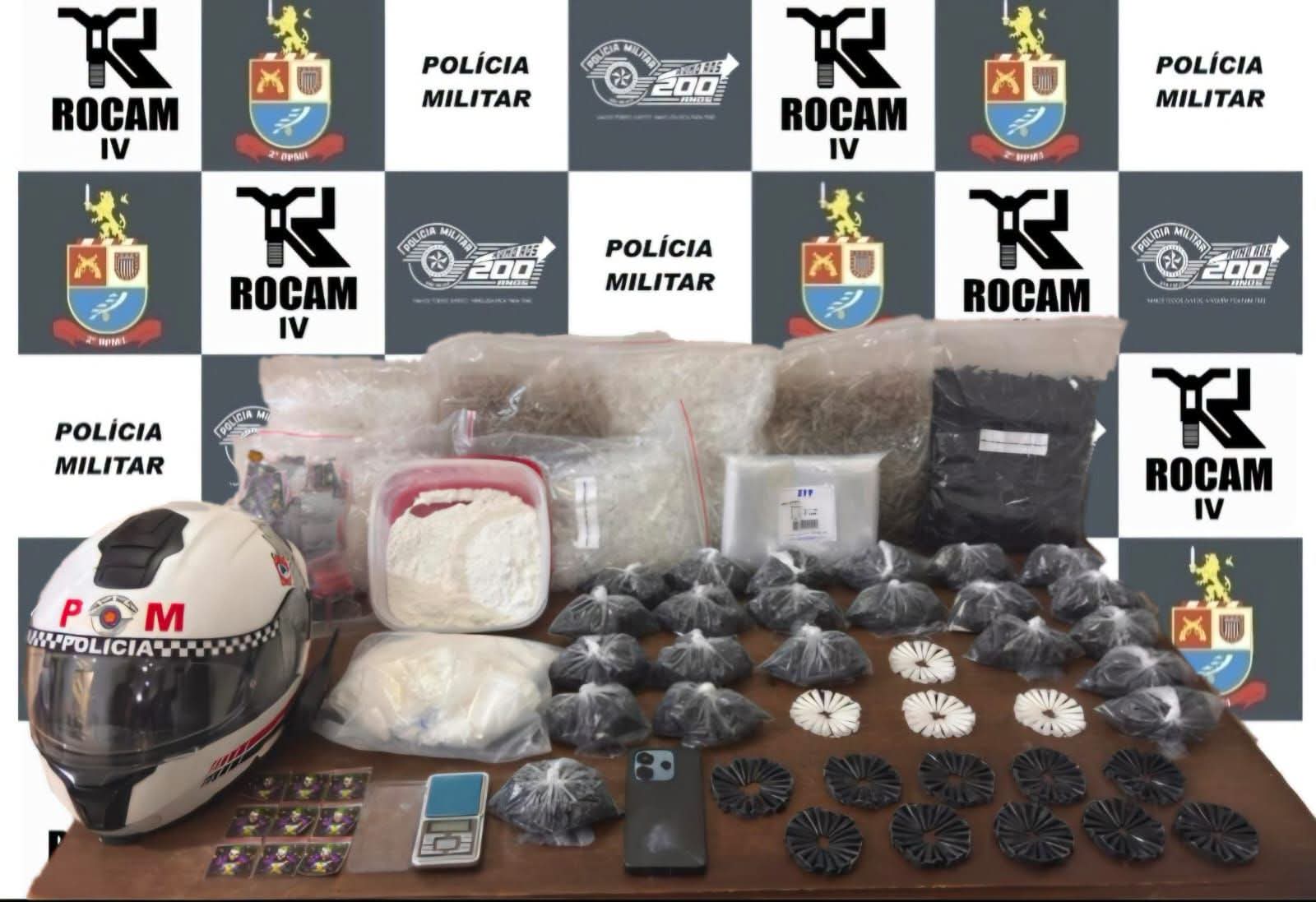 POLÍCIA MILITAR PRENDE MULHER POR TRÁFICO DE DROGAS EM BIRIGUI 