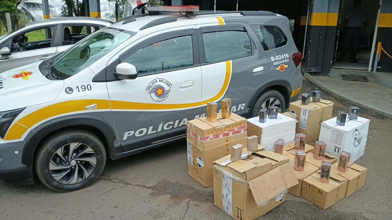 POLÍCIA RODOVIÁRIA ESTADUAL PRENDE 02 CRIMINOSOS POR DESCAMINHO E APREENDE 540 PERFUMES NA SP 563 EM ANDRADINA