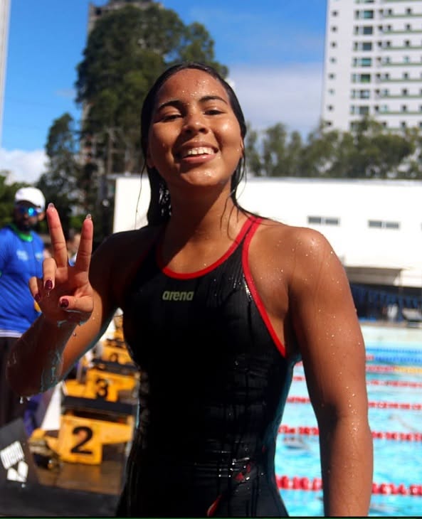 Nadadora andradinense Julia Naomi conquista bicampeonato brasileiro em Recife (PE)