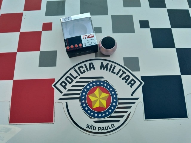 Polícia Militar de Andradina prende casal por furto de caixa de som em loja comercial