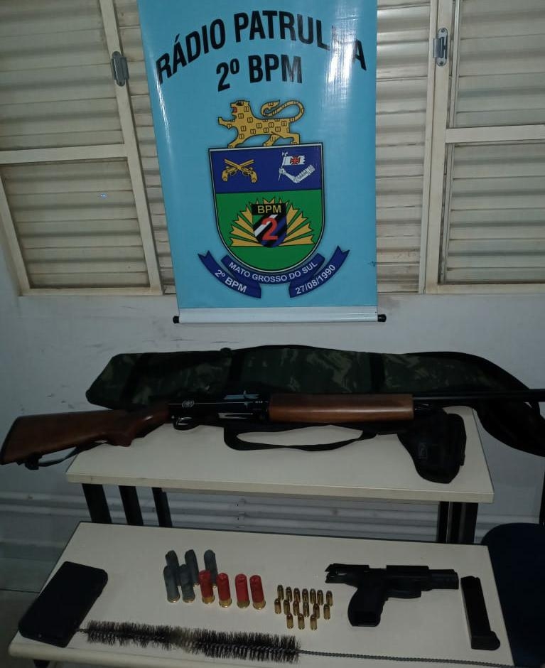 Disparo acidental atinge o amigo e Rádio Patrulha apreende 02 armas de fogo em Três Lagoas