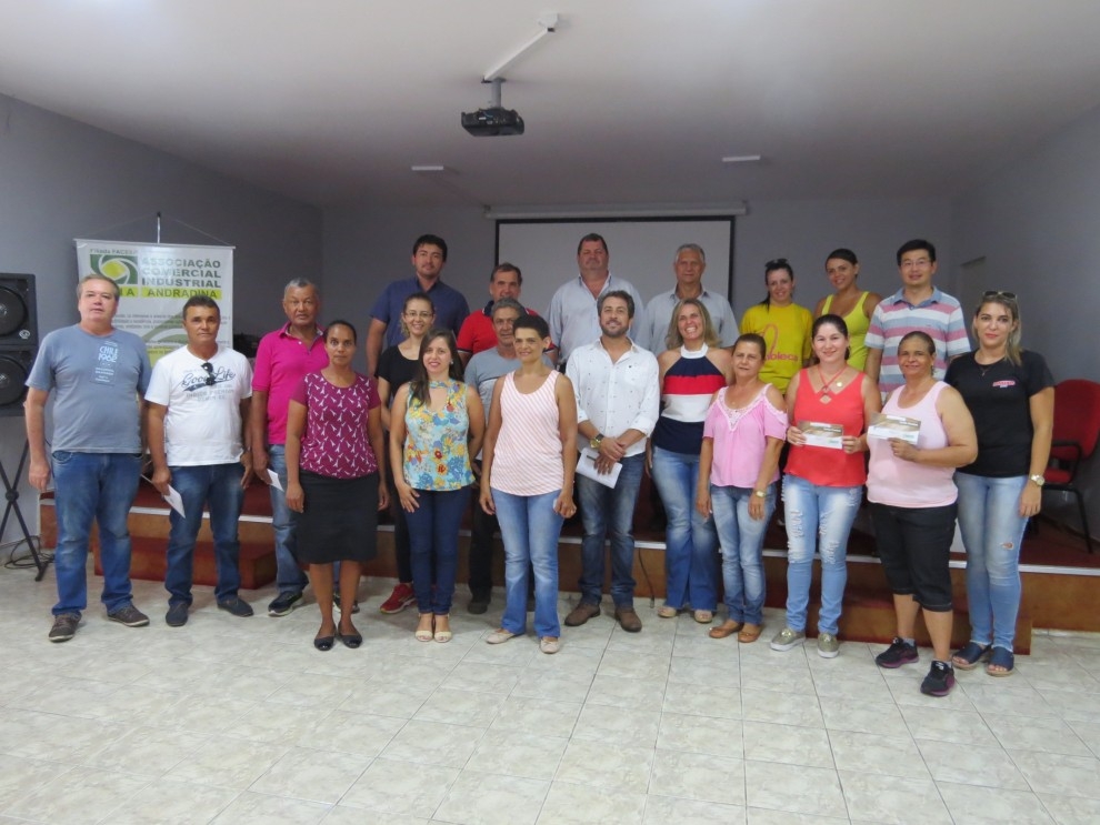 COMANDANTE GERAL RECEBE VISITA DO SENHOR MAURO BORGES, COORDENADOR NACIONAL DA PREMIADA CAMPANHA DROGA MATA E ESPORTE SALVA