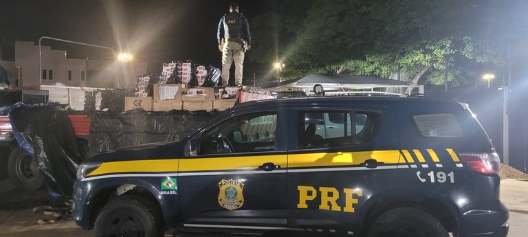 Polícia Rodoviária Federal de Água Clara apreende 64 mil maços de cigarros