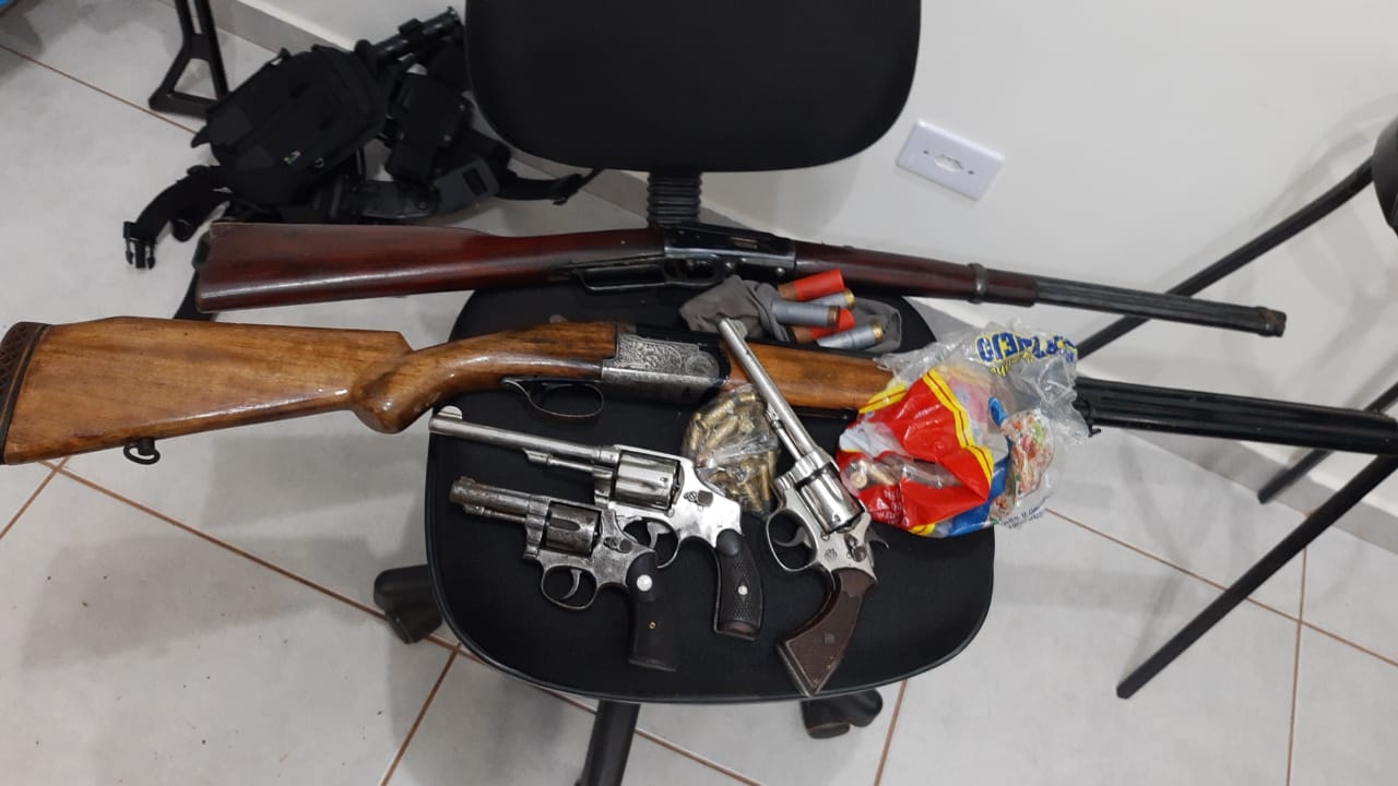 Em Água Clara Polícia Ambiental prendeu 02 moradores de Andradina com armamento, desmatamento e possível grilagem de terras