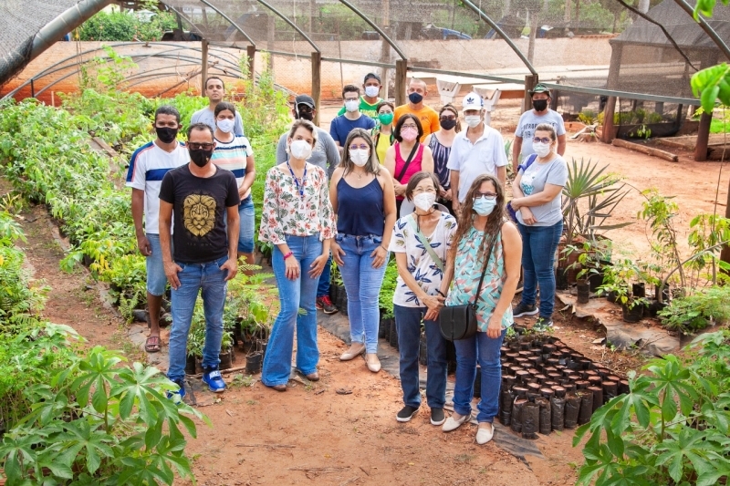 Alunos do Curso de Jardinagem do Senac visitam viveiro de mudas da Terra do Rei do Gado