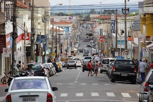 Sem movimento começam as demissões no comércio em Andradina