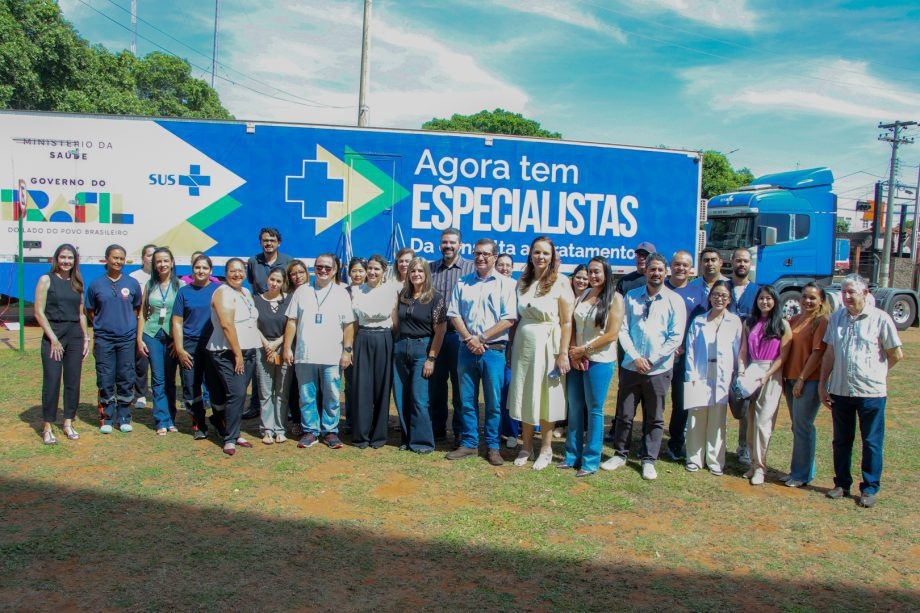 Prefeito e Secretária de Saúde acompanham o início dos atendimentos da Carreta da Saúde da Mulher em Três Lagoas