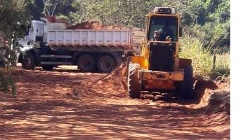 PREFEITURA SEGUE RECUPERANDO ESTRADAS DA ZONA RURAL EM SUZANÁPOLIS