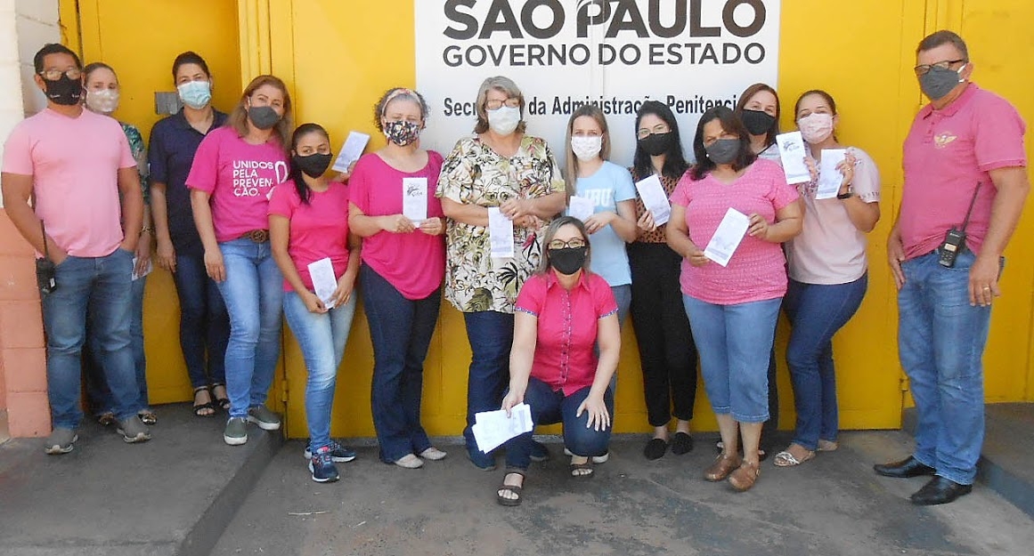 No Outubro Rosa CPP de Valparaíso enfatizou a importância da prevenção ao câncer de mama através de folheto explicativo