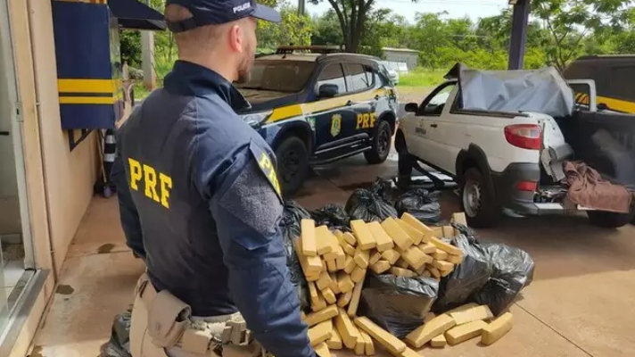 Polícia Rodoviária Federal prende foragida da justiça na BR-262 em Três Lagoas com meia tonelada de maconha