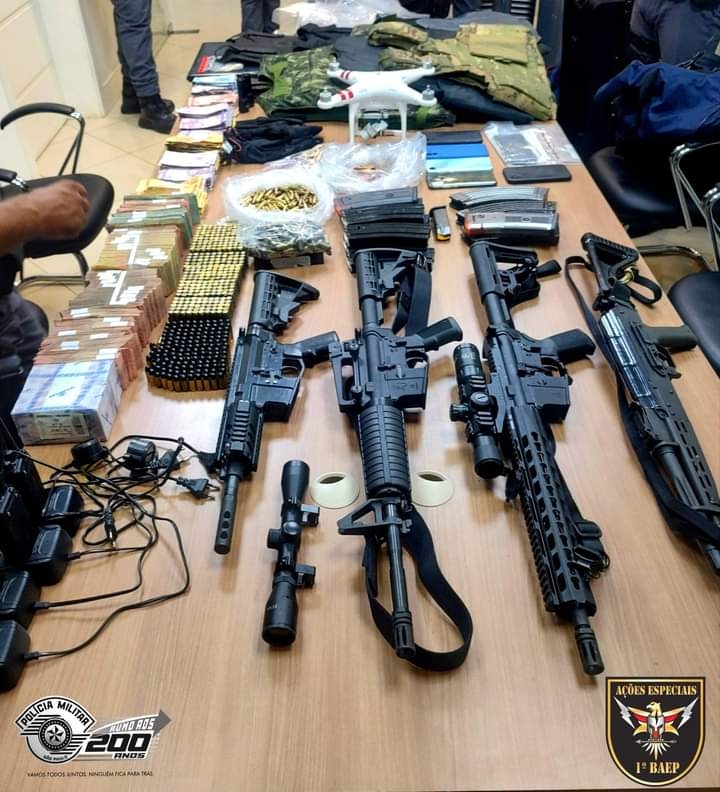 BAEP DE CAMPINAS APREENDE FUZIS, MUNIÇÕES, VEÍCULOS, EXPLOSIVOS E SUSPEITOS DE ROUBOS A BANCO E CARRO-FORTE SÃO PRESOS EM SUMARÉ/SP