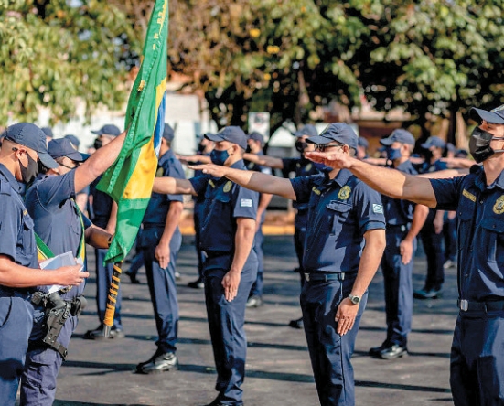 Guardas municipais participam de formatura em Araçatuba