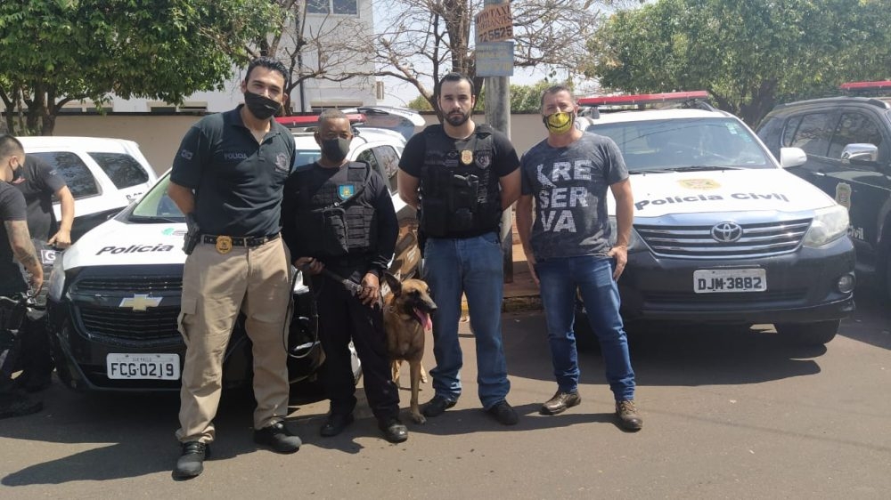 Com apoio do canil da SAP, Operação Rescaldo da Polícia Civil prendeu dupla com drogas e arma de fogo em Andradina