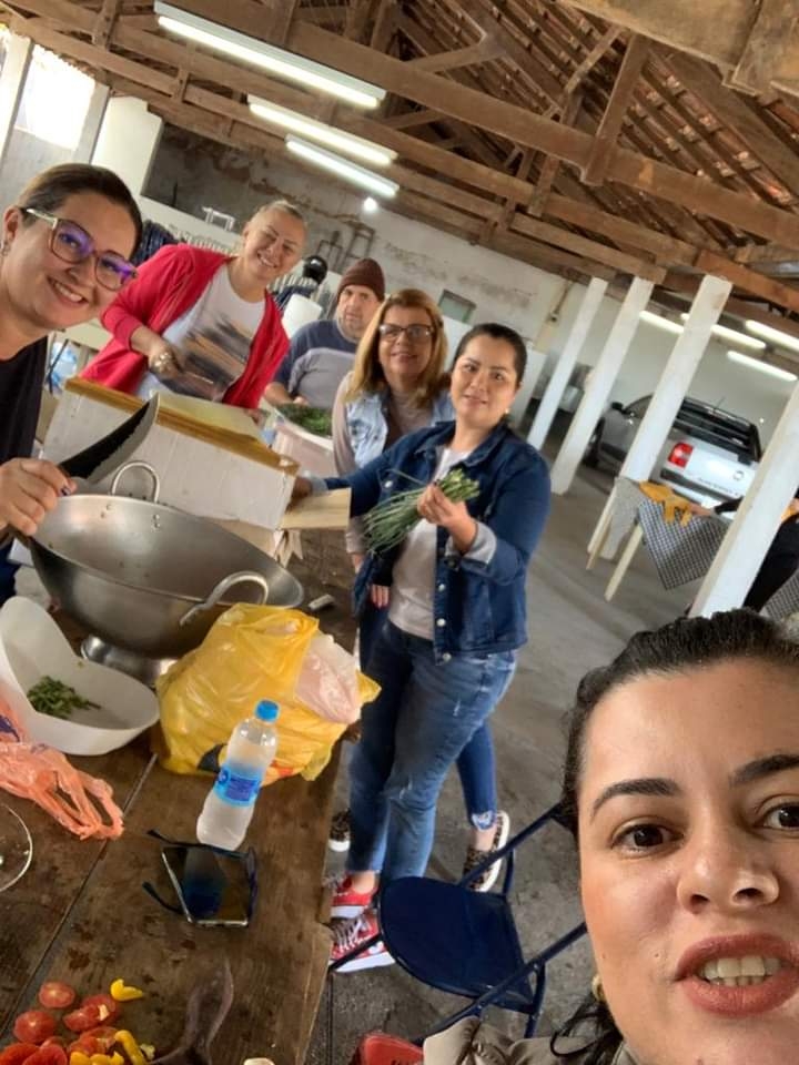 Lions Clube de Mirandopolis realizou uma galinhada em prol do Asilo