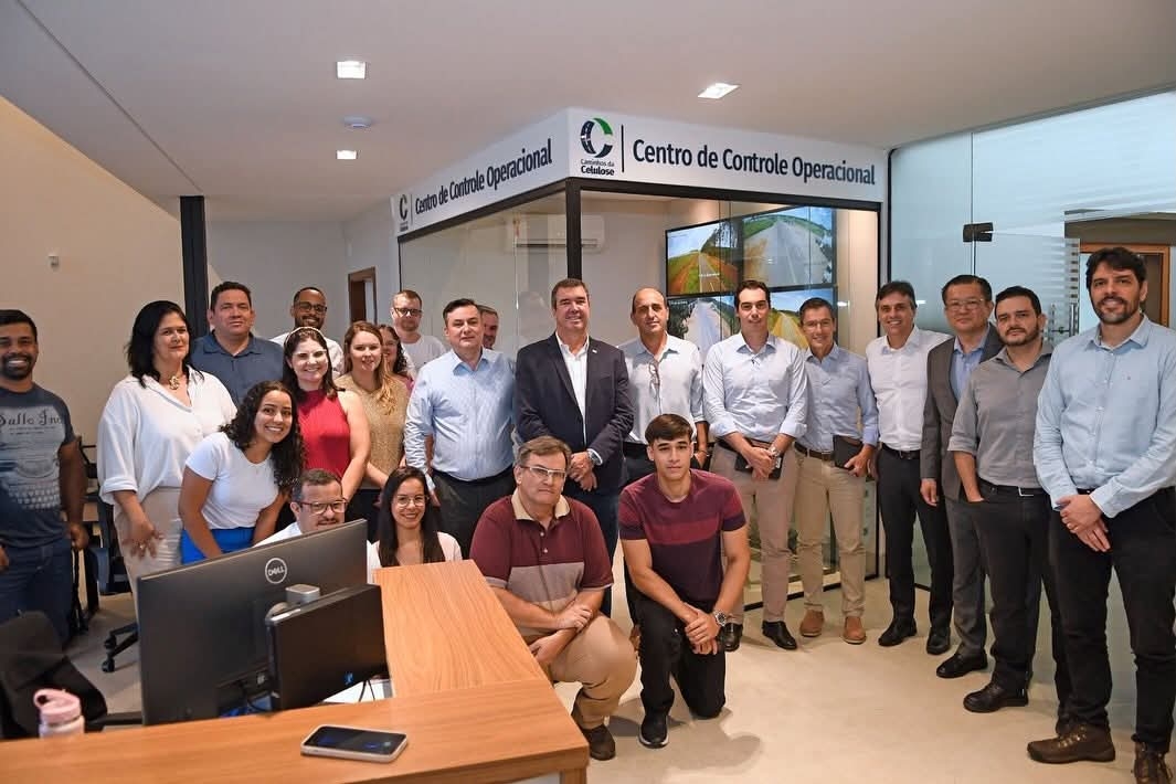 Governador de MS visita o escritório do consórcio Caminhos da Celulose