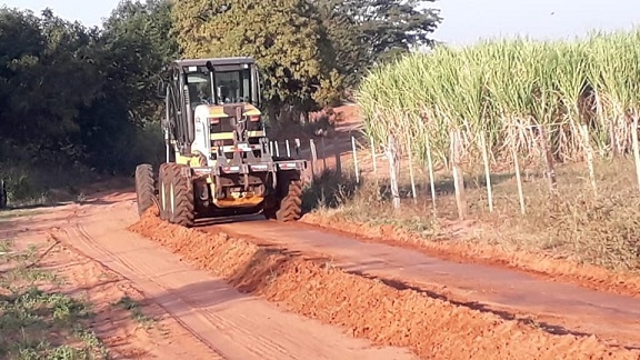 Em 6 meses, prefeito de Murutinga Cristiano transforma motoniveladora desmontada em recuperada