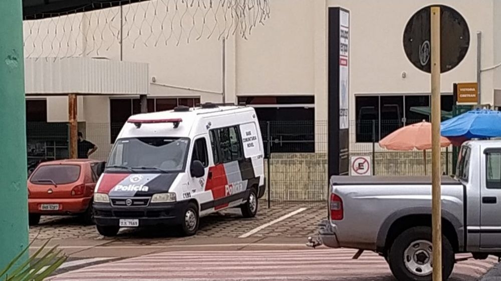 Homem armado é preso após cerco da Polícia Militar no Poupatempo de Andradina