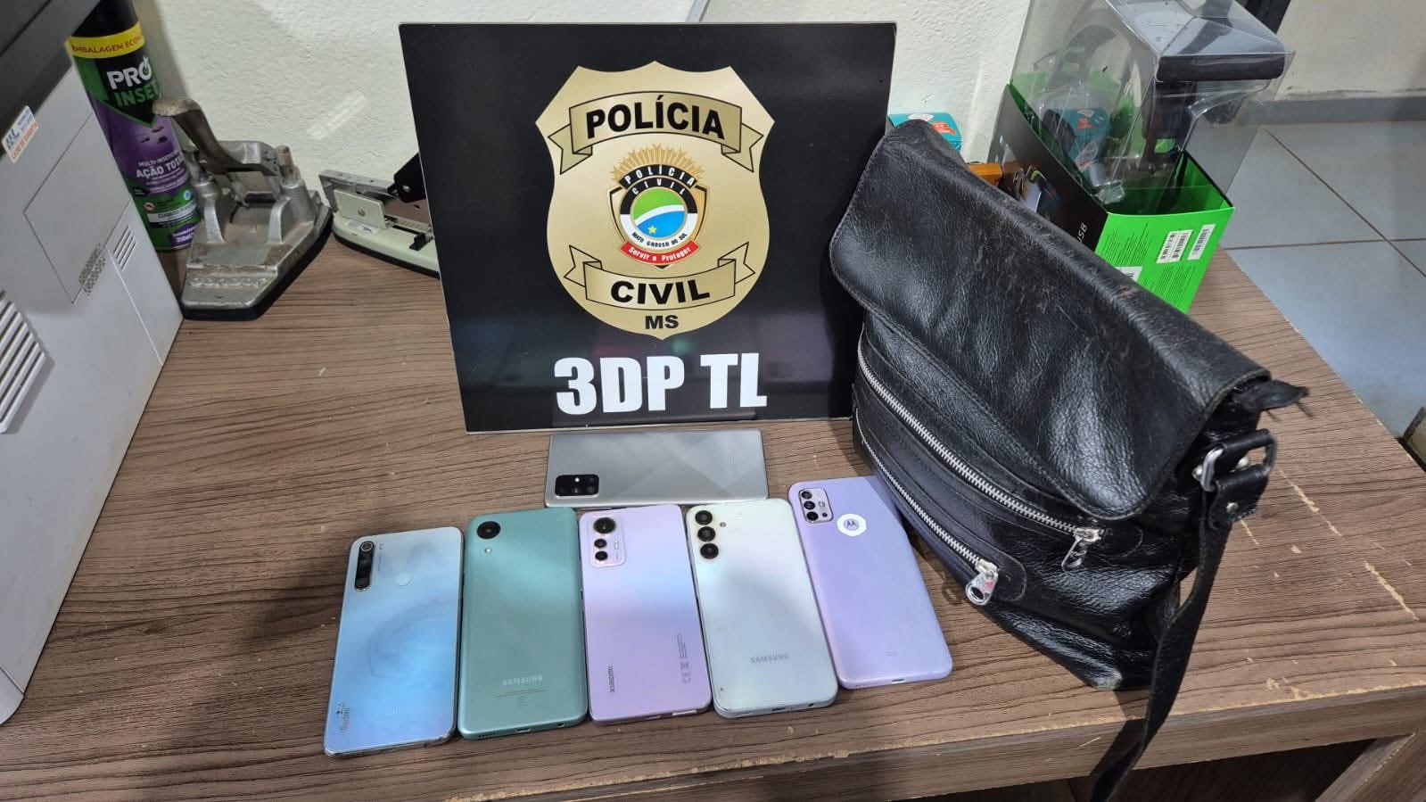 3ª DP de Três Lagoas recupera 04 celulares e prende suspeito de roubos contra mulheres no bairro Santa Rita