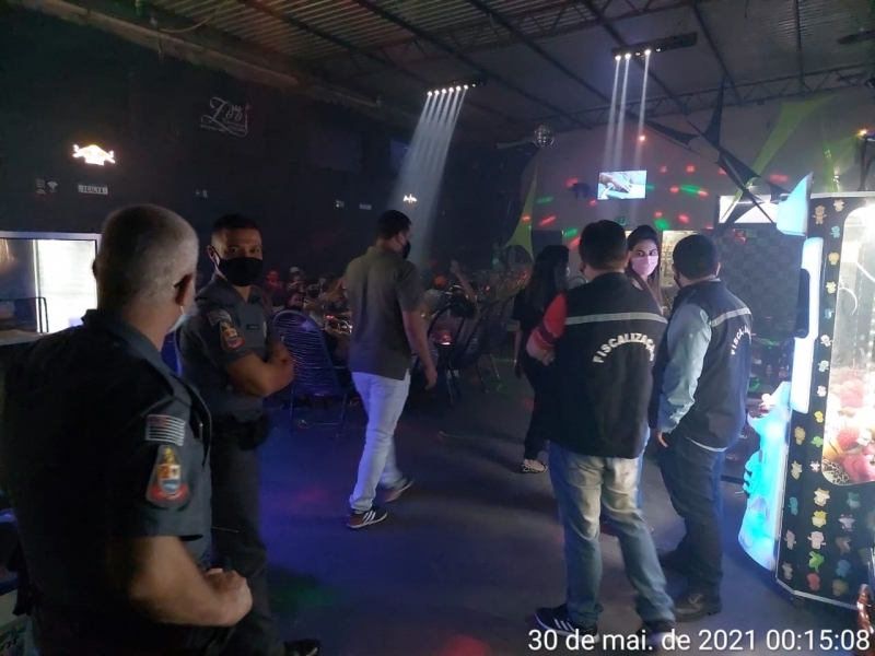 Fiscalização fecha e multa três estabelecimentos em Andradina