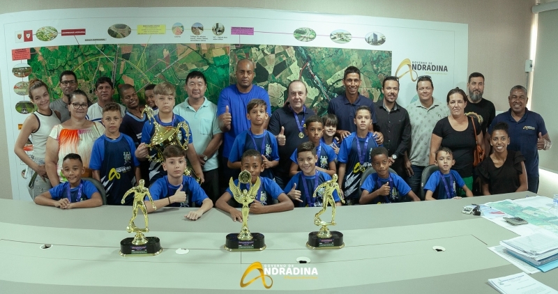 Prefeito de Andradina recebe os campeões invictos da equipe Sub - 11 de Futebol