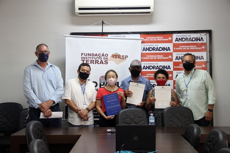 Em Andradina moradores do Distrito de Paranápolis recebem títulos da Regularização Fundiária