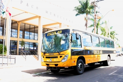 DOF apreende ônibus em Brasilândia com produtos do Paraguai