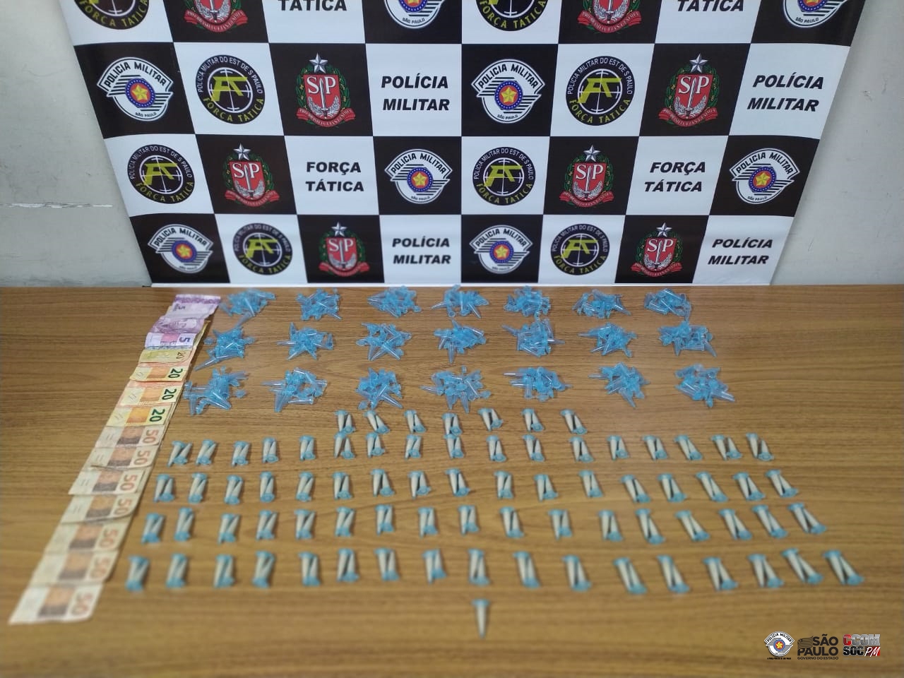 POLICIAIS DA FORÇA TÁTICA DE ARAÇATUBA PRENDEM CRIMINOSO QUE ESCONDIA DROGAS EM CASA
