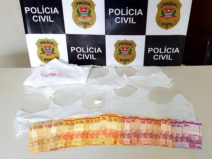 DISE de Andradina prendeu homem com cocaína e dinheiro de tráfico, alvo de investigação bairro Passarelli
