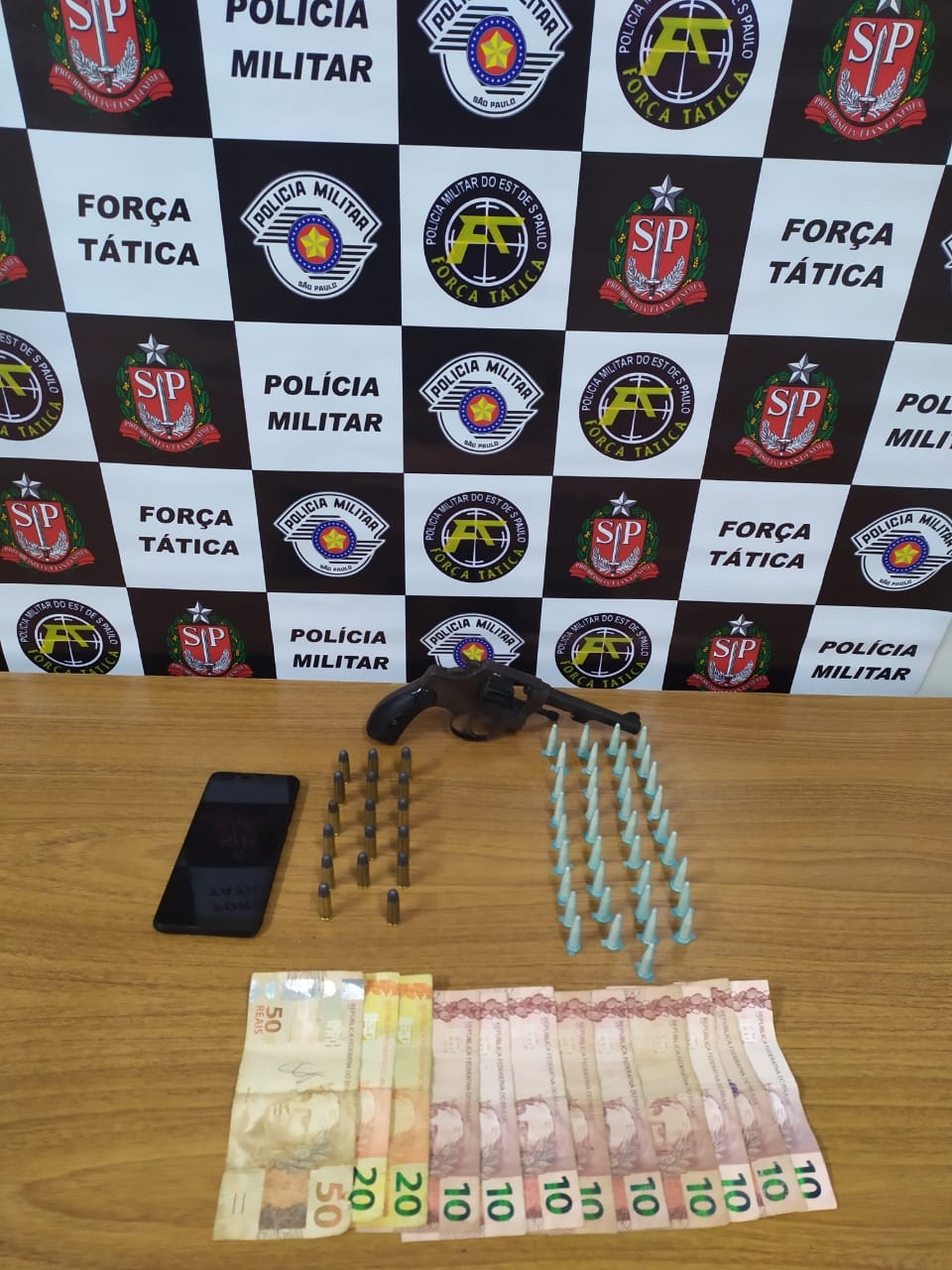 CRIMINOSO É PRESO POR HOMICÍDIO, TRÁFICO DE DROGAS E POSSE ILEGAL DE ARMA DE FOGO PELA POLÍCIA MILITAR DE ARAÇATUBA