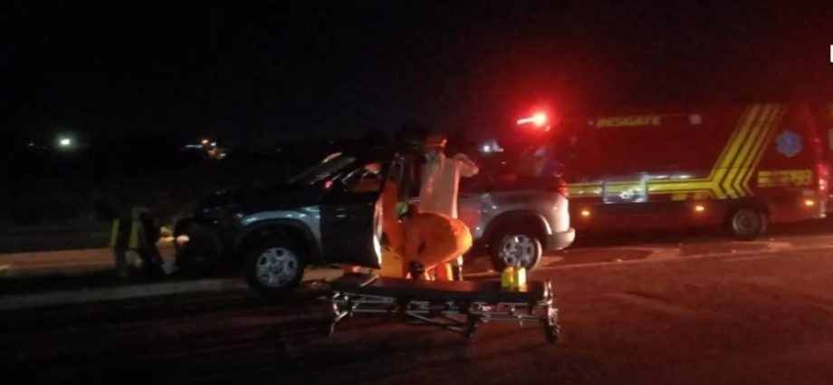 Mulher fica ferida após colisão de pick-up contra guard-rail na BR-158 em Três Lagoas
