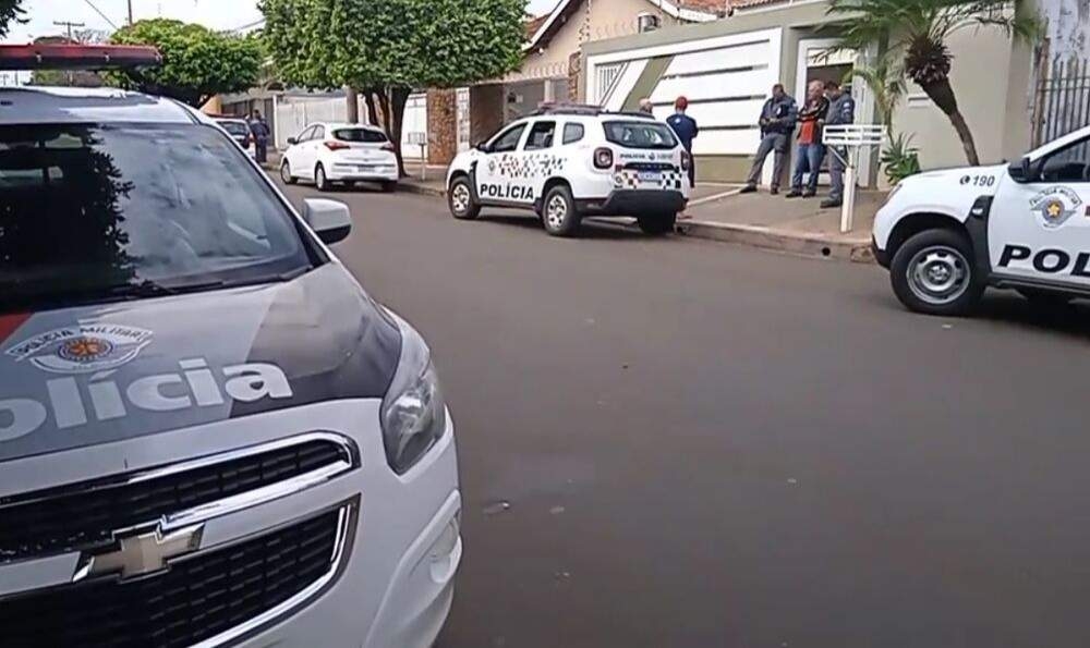 Comerciante é assaltado por dupla armada na porta de sua residência em Andradina