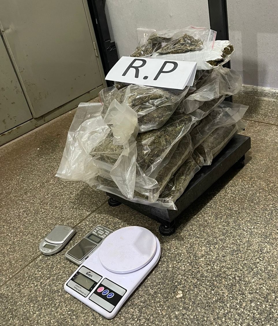 Polícia Militar em Três Lagoas apreende 4 quilos de maconha e prende autor de tráfico de drogas
